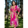 Rochie de zi in clos Aisha din voal fucsia cu imprimeu tip pictura