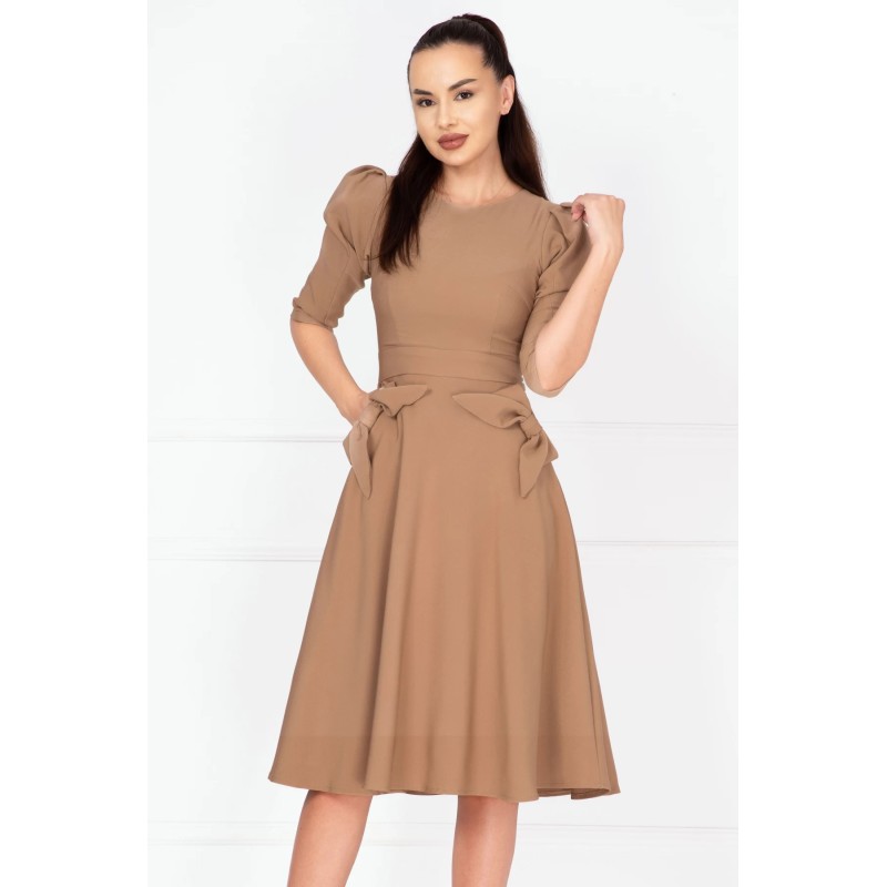 Rochie de zi in clos bej Helene cu fundite decorative