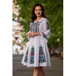 Rochie traditionala alba din bumbac Violeta cu maneca tip clopot si broderie florala