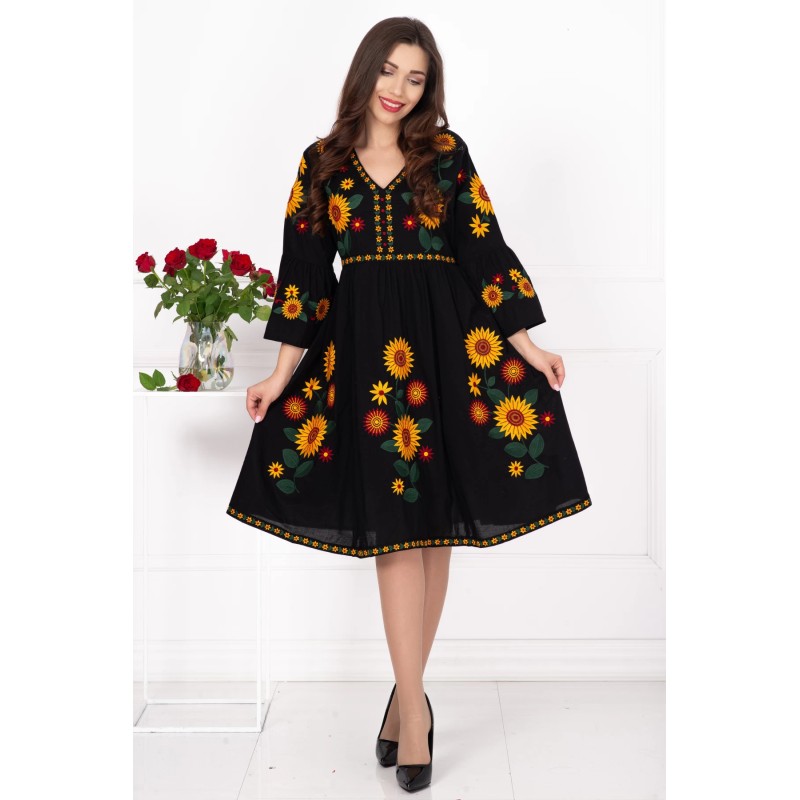 Rochie traditionala neagra Angelica cu floarea soarelui brodata