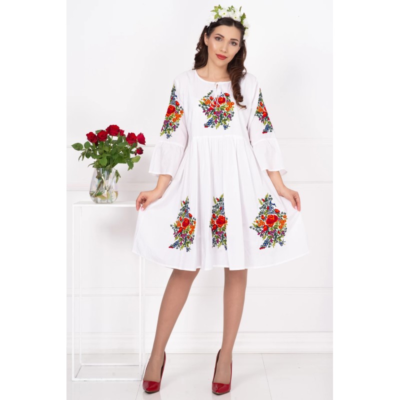 Rochie traditionala alba Angelica cu flori multicolore brodate