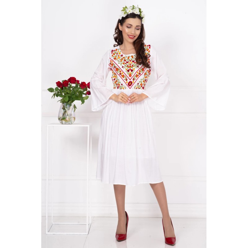 Rochie traditionala alba Malina din vascoza cu flori delicate brodate
