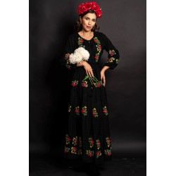 Rochie traditionala Doina Neagră brodata cu trandafiri rosii si galbeni