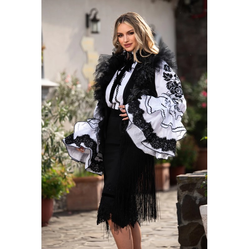 Bundita Domneasca cu broderii dantelate