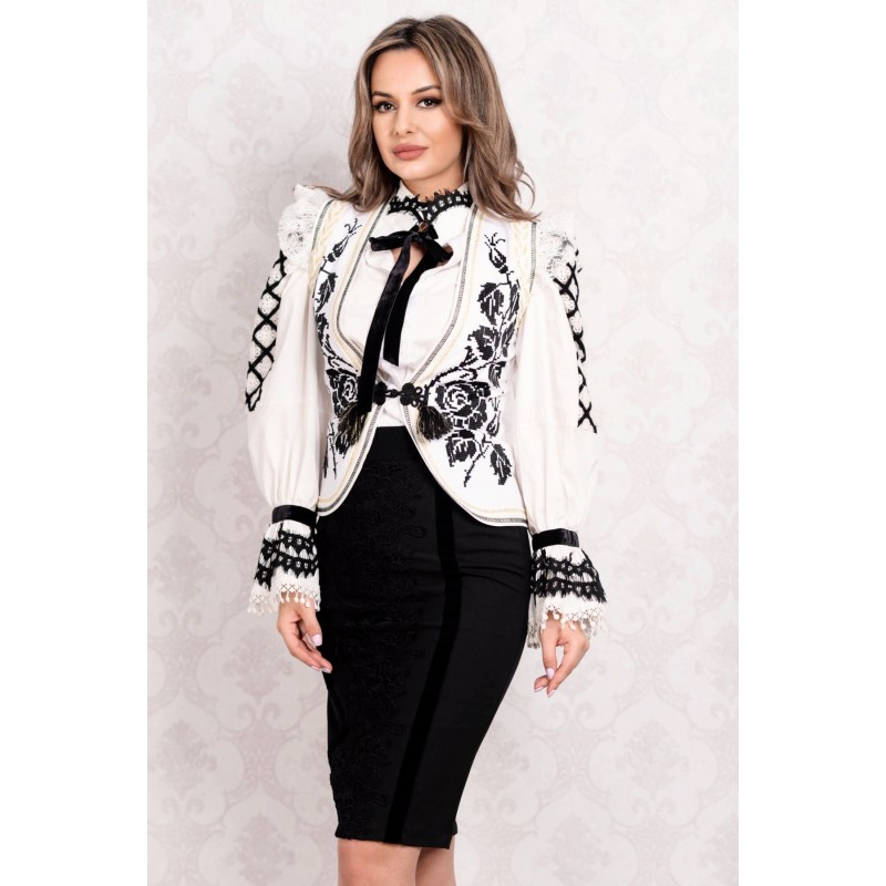 Vesta cu motive traditionale si volanase din tul brodat Legendaria by Venezia